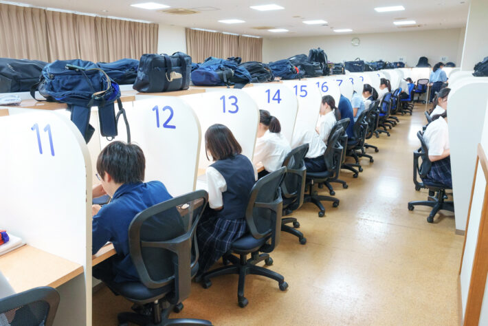 東京都市大学等々力中学校・高等学校のスタディホール