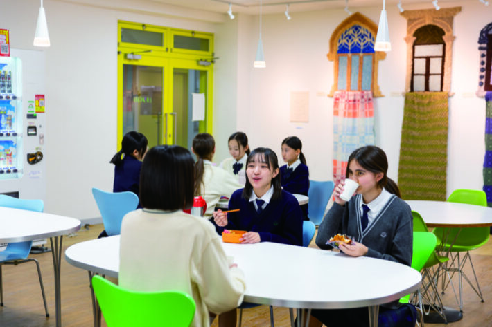 トキワ松学園のカフェテリア