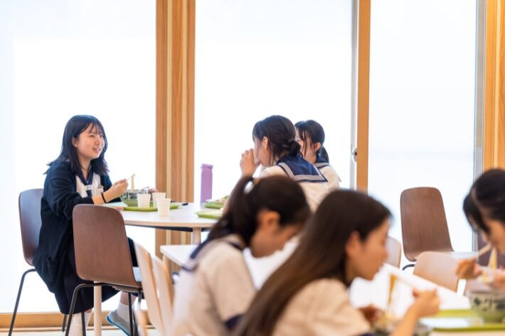 日本女子大学附属中学校・高等学校の学食