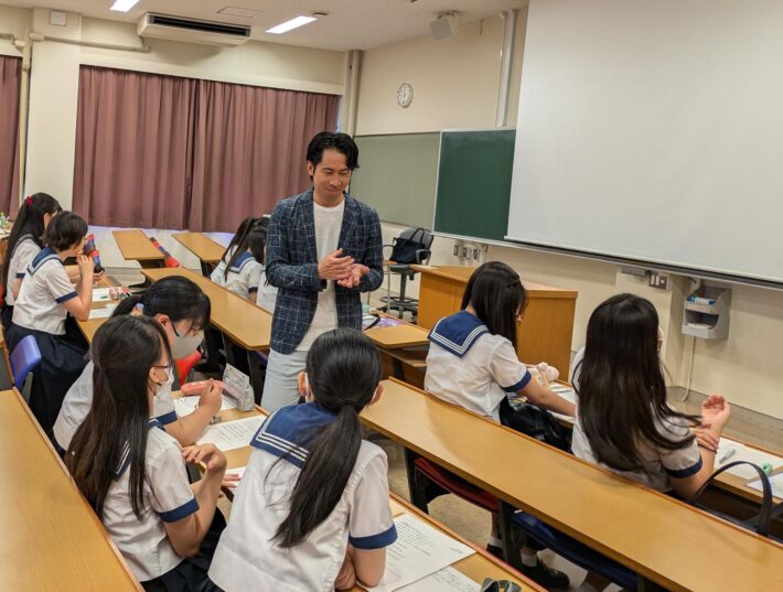 日本女子大学目白キャンパスにて大学の先生による講義