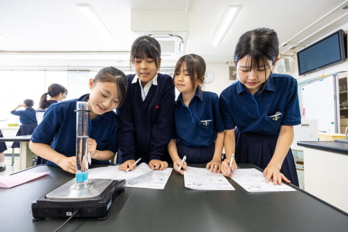 昭和中学校・昭和高等学校　1年生の理科実験