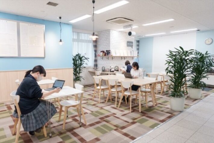 神田女学園のカフェラウンジ