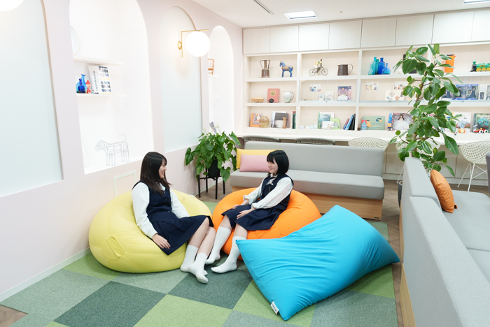 女子美の休憩スペース