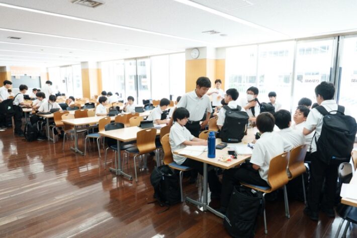 東京都市大学付属中学校の学食