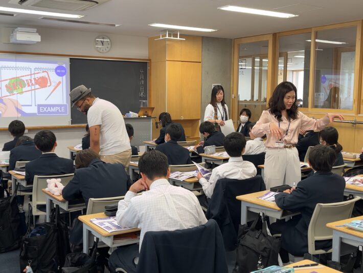 文教大学付属中学校・高等学校 外国人講師と担任の先生のチームティーチングで行われるGCPの授業