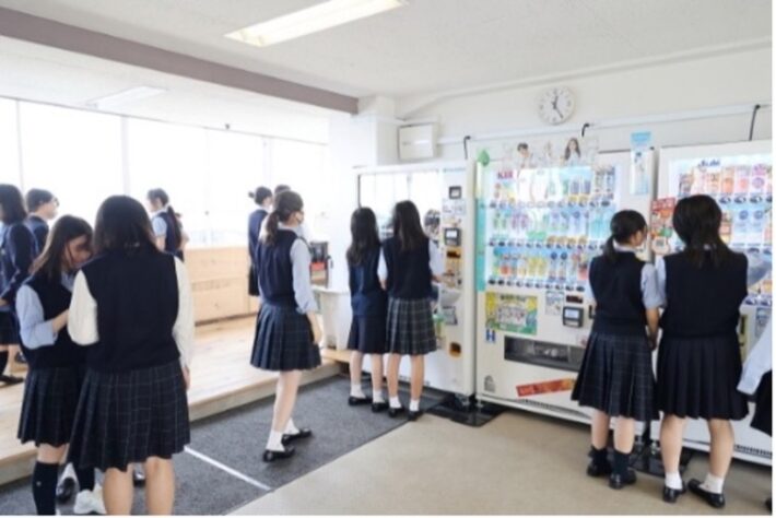 横浜女学院の自販機