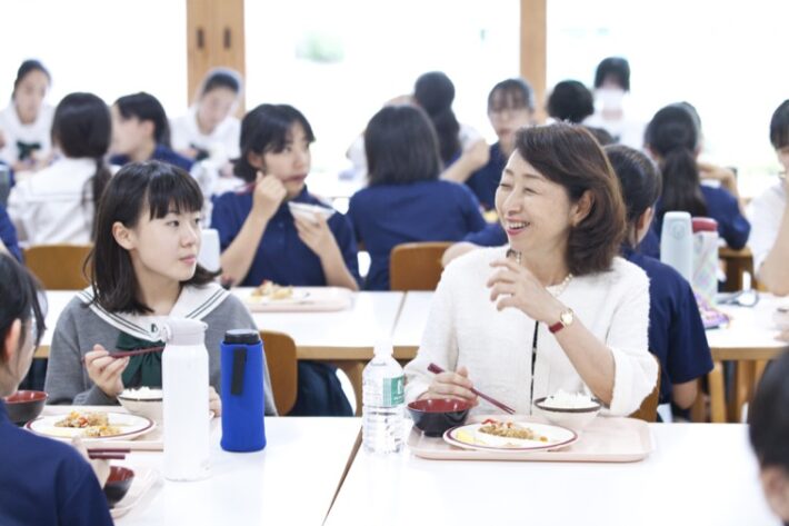 文京学院大学女子中学校_学食の様子