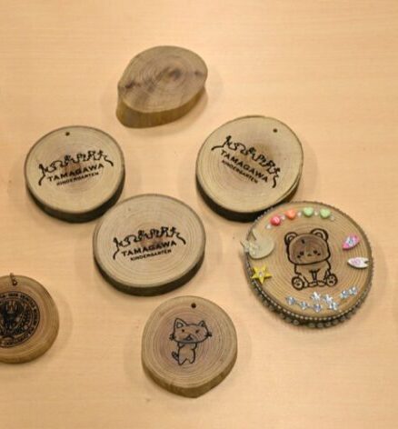 玉川学園大学施設「メーカーズフロア」でのキーホルダーづくり
