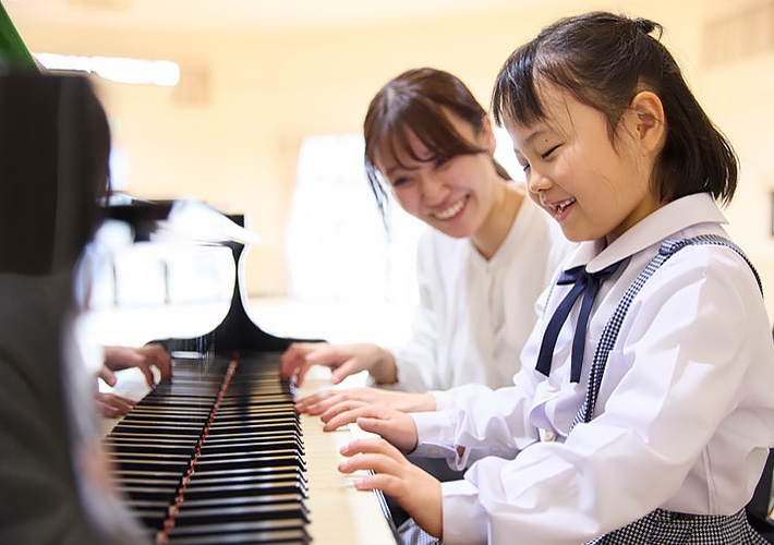 放課後「ジュニアアカデミー」のピアノレッスン