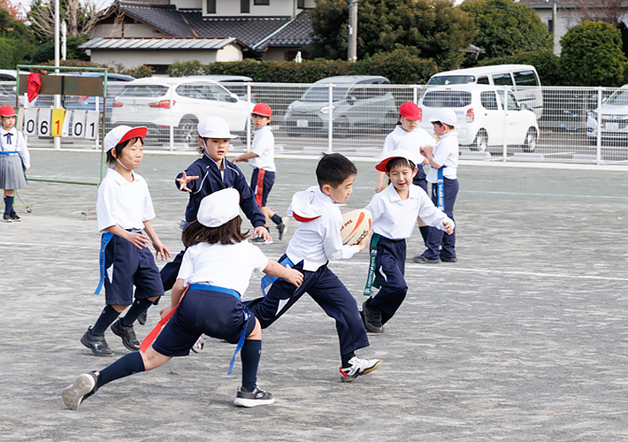 聖セシリア小学校のタグラグビー