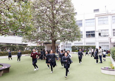 【2026新渡戸文化小学校の校長インタビュー】 「感謝」「つながり」「成長」。 6年間の学びが結実した卒業式