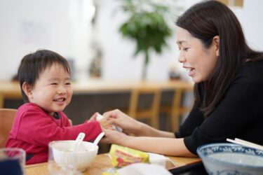 管理栄養士が解説！イヤイヤ期の「食べムラ」原因と今日からできる声がけのコツ｜さとう小児科クリニック（港北区日吉）