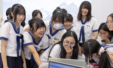 【2026特長ある学び】AIやプログラミングに取り組む。チャレンジ精神も育む、日本女子大学附属中学校・高等学校の「D情報の技術」の授業